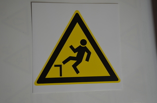 Осторожно. Возможно падение с высоты